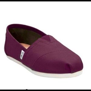 Unworn Women’s Toms Slip Ons- Burgundy (Size 5.5)